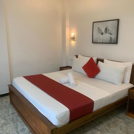 Jenushi Homestay Kandy Extérieur photo
