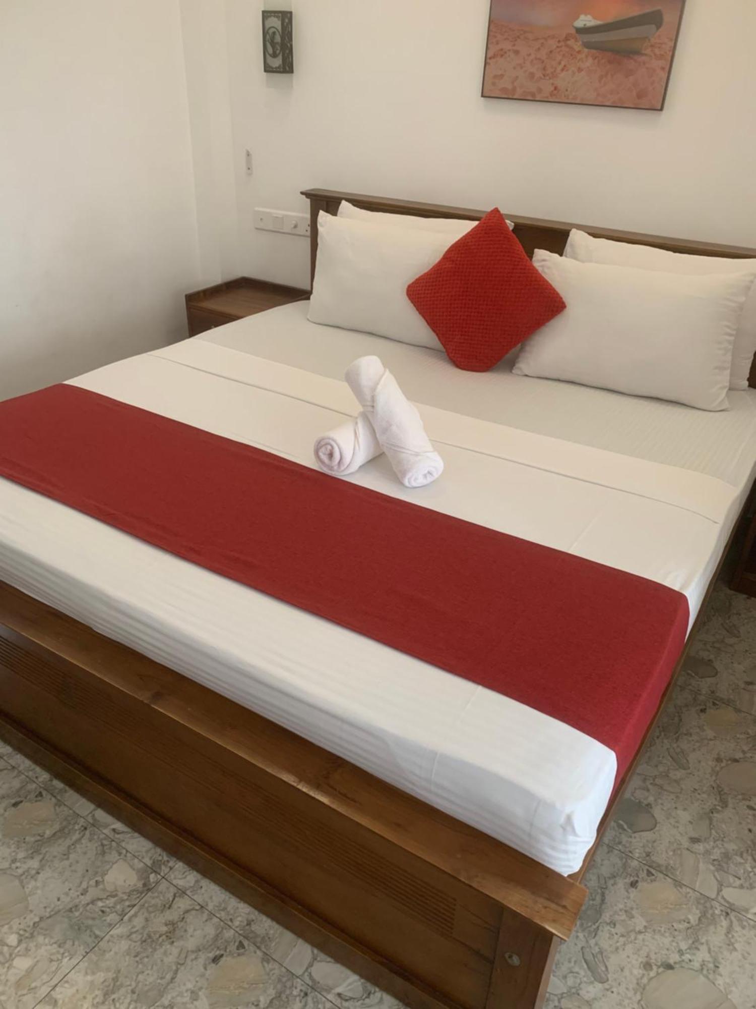 Jenushi Homestay Kandy Extérieur photo
