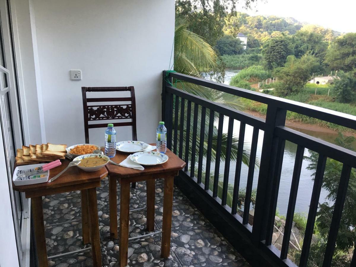 Jenushi Homestay Kandy Extérieur photo