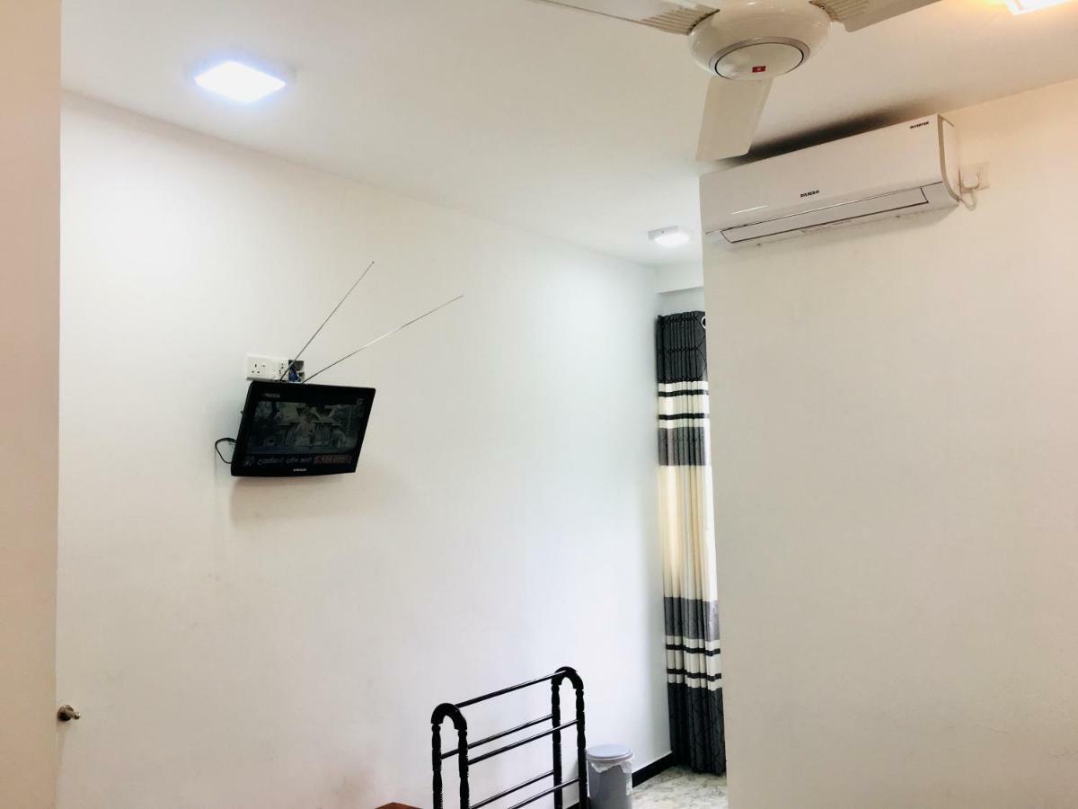 Jenushi Homestay Kandy Extérieur photo